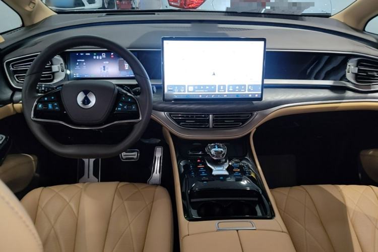 Used Denza D9 2025 DM-i Intelligent Drive 1020 Four-Wheel Drive Prestige Model Center Console