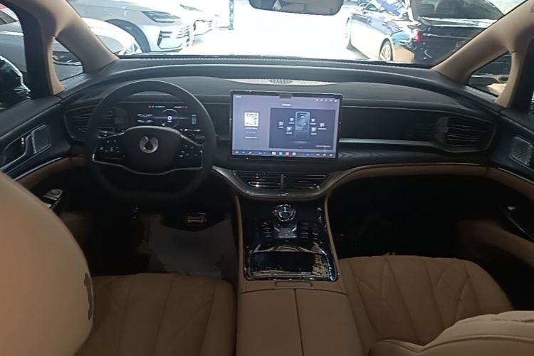 Used Denza D9 2025 DM-i Smart Drive 1020 Four-Wheel Drive Deluxe Model Center Console