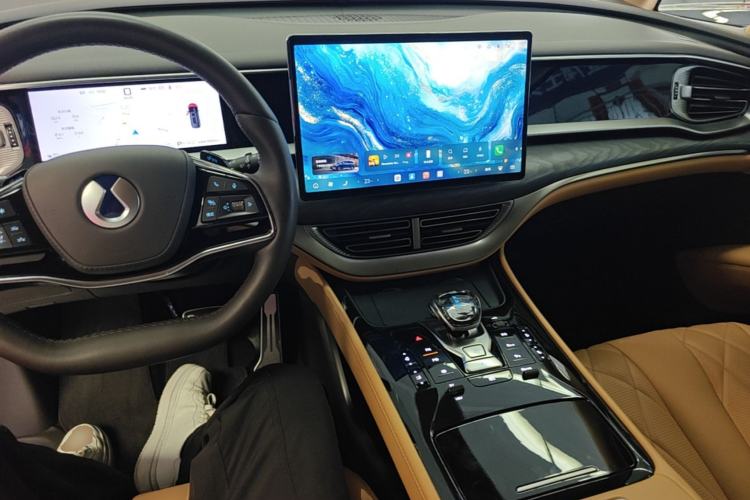 Used Denza D9 2025 DM-i Intelligent Drive 1020 Four-Wheel Drive Prestige Model Center Console