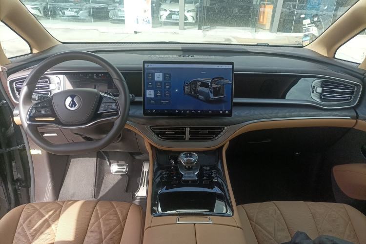 Used Denza D9 2025 DM-i Smart Drive 1020 Four-Wheel Drive Deluxe Model Center Console