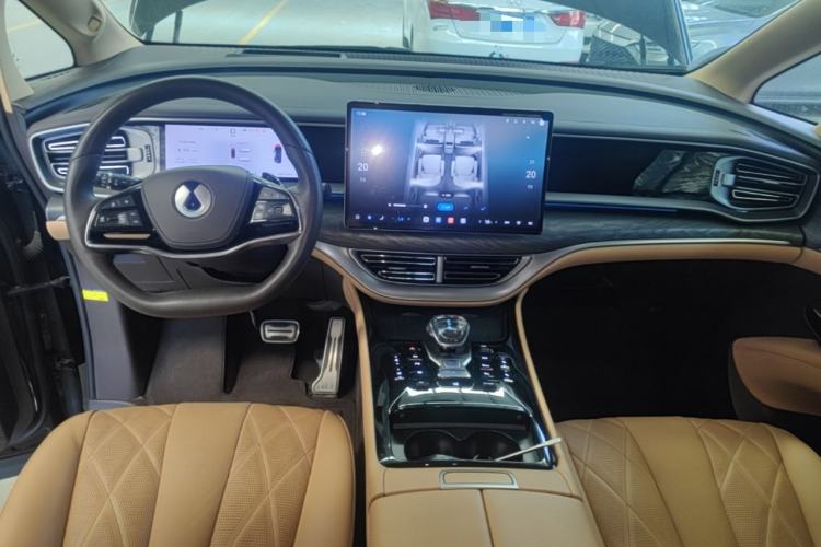 Used Denza D9 2025 DM-i Intelligent Drive 1020 Four-Wheel Drive Prestige Model Center Console