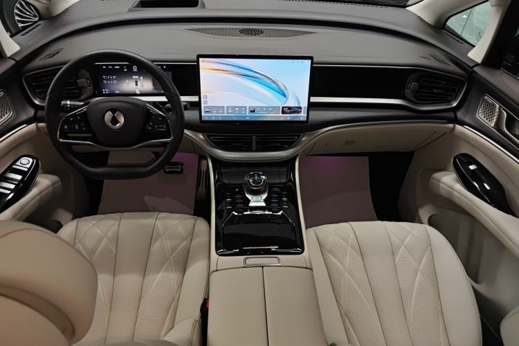 Used Denza D9 2025 DM-i Intelligent Drive 1020 Four-Wheel Drive Flagship Model Center Console