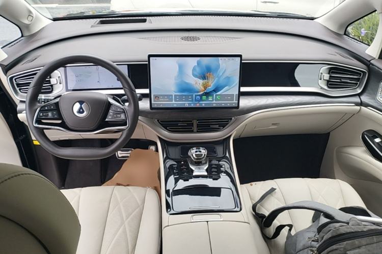 Used Denza D9 2025 DM-i Intelligent Drive 1020 Four-Wheel Drive Prestige Model Center Console