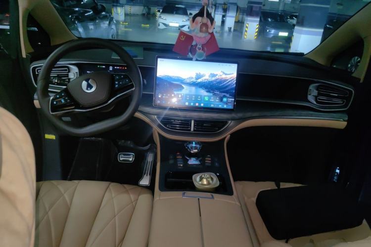 Used Denza D9 2025 Model DM-i Four-Wheel Drive Prestige Edition Center Console