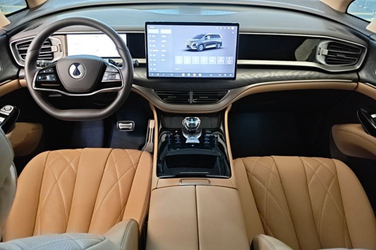 Used Denza D9 2025 DM-i Intelligent Drive 1020 Four-Wheel Drive Prestige Model Center Console