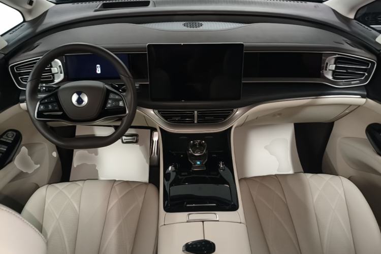 Used Denza D9 2025 DM-i Intelligent Drive 1020 Four-Wheel Drive Flagship Model Center Console
