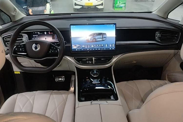 Used Denza D9 2025 DM-i Intelligent Drive 1020 Four-Wheel Drive Flagship Model Center Console