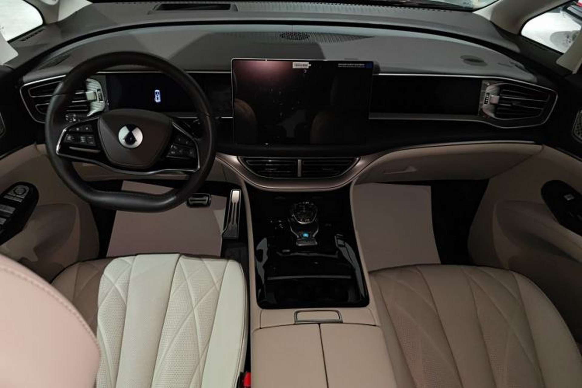 Used Denza D9 2025 DM-i Intelligent Drive 1020 Four-Wheel Drive Flagship Model Center Console