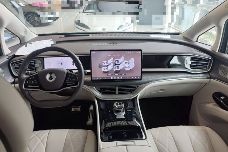Used Denza D9 2025 DM-i Intelligent Drive 1020 Four-Wheel Drive Prestige Model Center Console