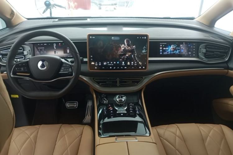 Used Denza D9 2025 DM-i Intelligent Drive 1020 Four-Wheel Drive Flagship Model Center Console