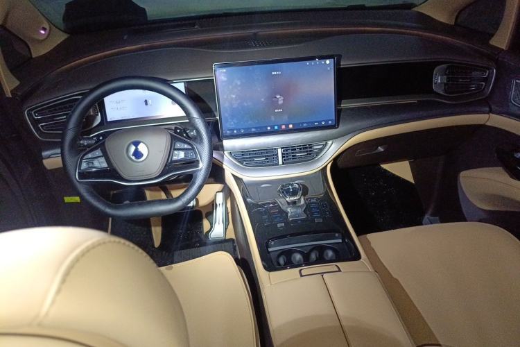Used Denza D9 2025 DM-i Intelligent Drive 1020 Four-Wheel Drive Prestige Model Center Console