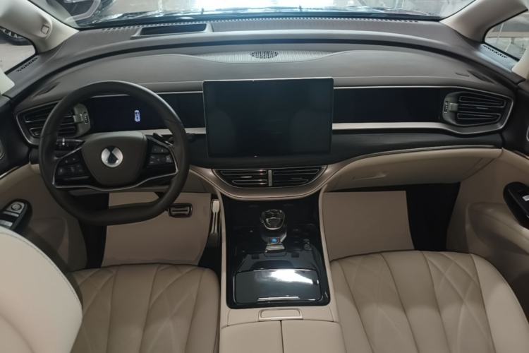 Used Denza D9 2025 DM-i Intelligent Drive 1020 Four-Wheel Drive Flagship Model Center Console