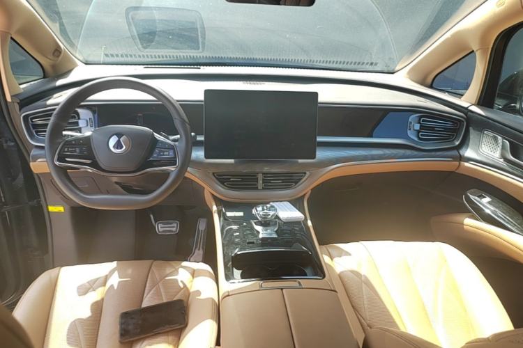 Used Denza D9 2025 DM-i Intelligent Drive 1020 Four-Wheel Drive Prestige Model Center Console