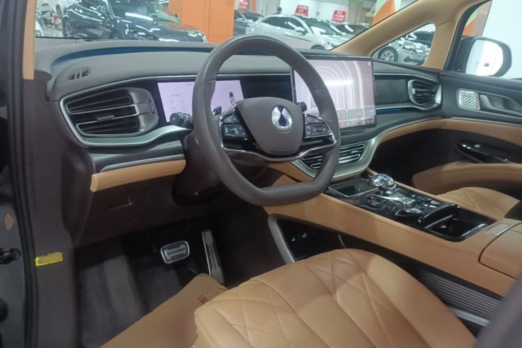 Used Denza D9 2025 DM-i Intelligent Drive 1020 Four-Wheel Drive Flagship Model Center Console