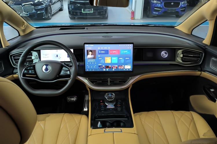 Used Denza D9 2025 DM-i Intelligent Drive 1020 Four-Wheel Drive Flagship Model Center Console