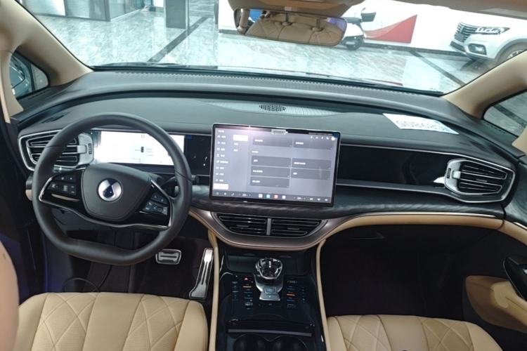 Used Denza D9 2025 DM-i Smart Drive 1100 Luxury Model Center Console
