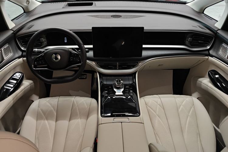 Used Denza D9 2025 DM-i Intelligent Drive 1020 Four-Wheel Drive Flagship Model Center Console