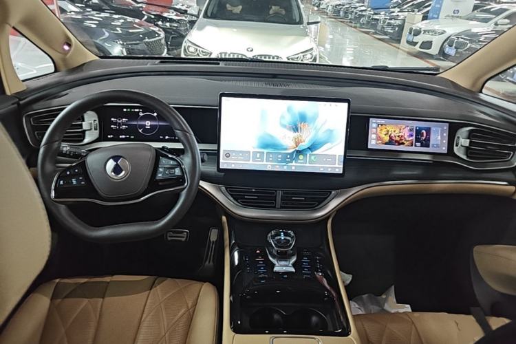 Used Denza D9 2025 DM-i Intelligent Drive 1020 Four-Wheel Drive Flagship Model Center Console