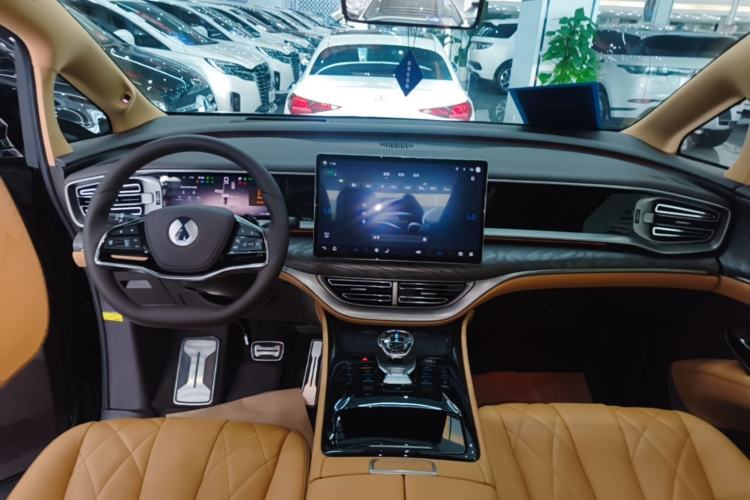 Used Denza D9 2025 DM-i Intelligent Drive 1020 Four-Wheel Drive Prestige Model Center Console