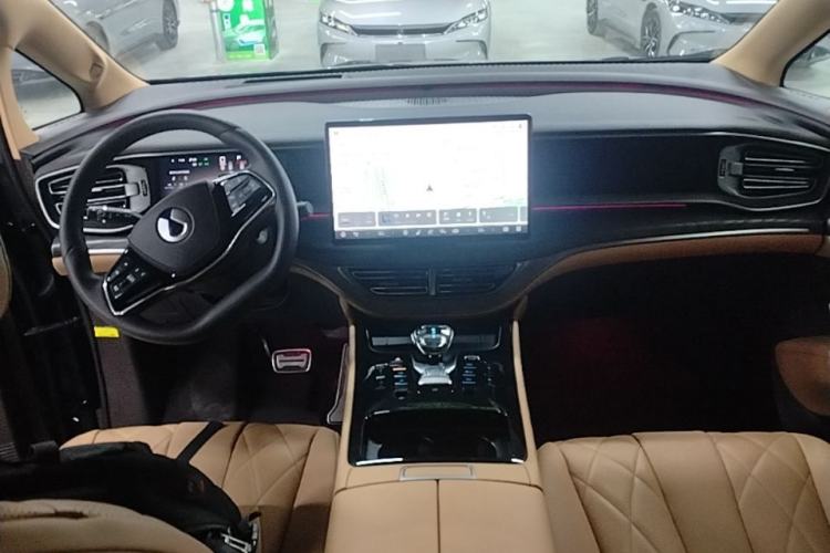 Used Denza D9 2025 DM-i Intelligent Drive 1020 Four-Wheel Drive Prestige Model Center Console
