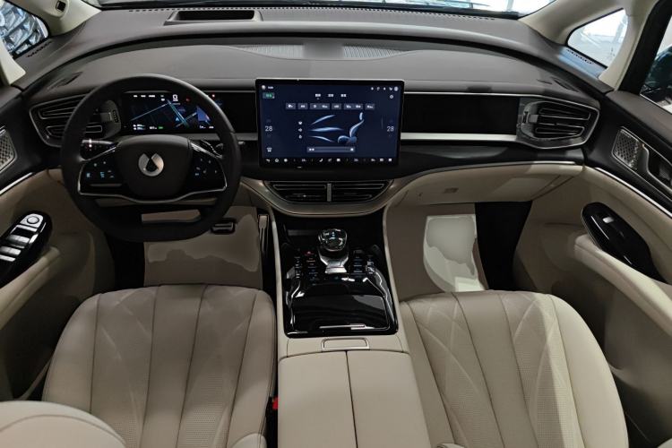 Used Denza D9 2025 DM-i Intelligent Drive 1020 Four-Wheel Drive Flagship Model Center Console