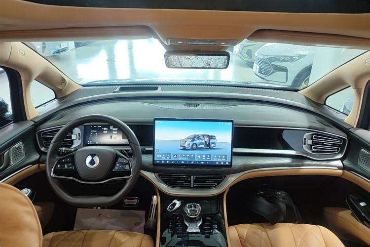 Used Denza D9 2025 DM-i Intelligent Drive 1020 Four-Wheel Drive Prestige Model Center Console