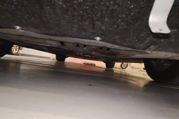 Used Denza D9 2025 DM-i Intelligent Drive 1020 Four-Wheel Drive Prestige Model Chassis Front