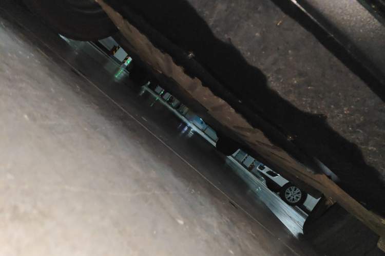 Used Denza D9 2025 DM-i Intelligent Drive 1020 Four-Wheel Drive Prestige Model Chassis Front
