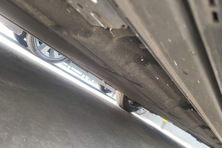 Used Denza D9 2025 Model DM-i Four-Wheel Drive Supreme Edition Chassis Front Left