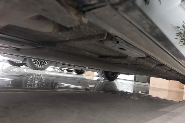Used Denza D9 2025 DM-i Intelligent Drive 1020 Four-Wheel Drive Flagship Model Chassis Front Left