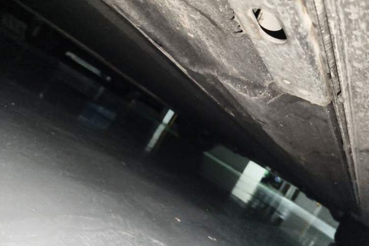 Used Denza D9 2025 DM-i Smart Drive 1020 Four-Wheel Drive Deluxe Model Chassis Front Left