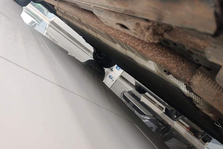 Used Denza D9 2025 DM-i Intelligent Drive 1020 Four-Wheel Drive Prestige Model Chassis Front Right