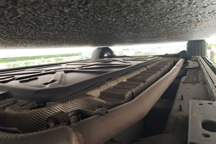 Used Denza D9 2025 DM-i Smart Drive 1020 Four-Wheel Drive Premium Model Chassis Front Right