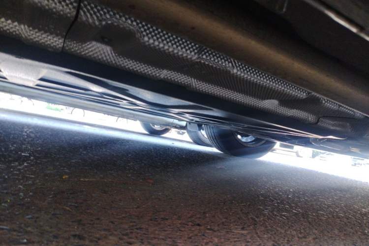 Used Denza D9 2025 DM-i Smart Drive 1020 Four-Wheel Drive Deluxe Model Chassis Front Right