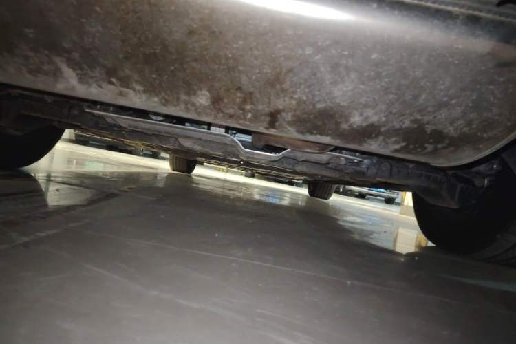 Used Denza D9 2025 DM-i Intelligent Drive 1020 Four-Wheel Drive Prestige Model Chassis Rear