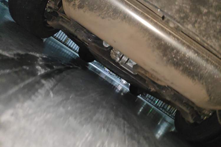 Used Denza D9 2025 DM-i Intelligent Drive 1020 Four-Wheel Drive Prestige Model Chassis Rear