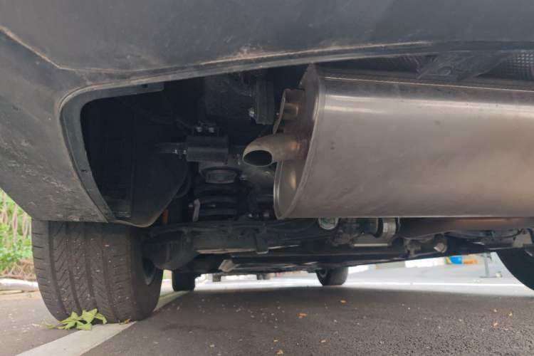 Used Denza D9 2025 DM-i Intelligent Drive 1020 Four-Wheel Drive Prestige Model Chassis Rear Left