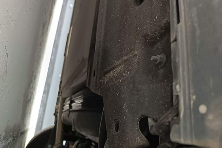 Used Denza D9 2025 DM-i Intelligent Drive 1020 Four-Wheel Drive Flagship Model Chassis Rear Left