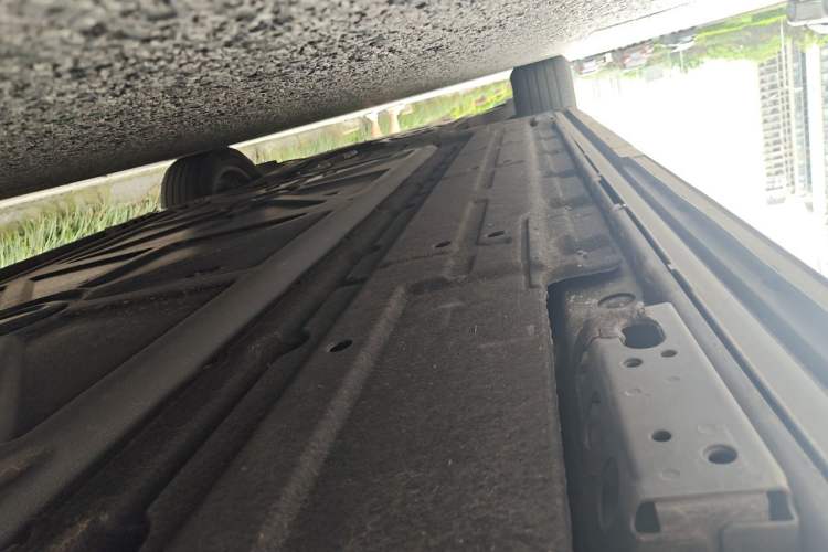Used Denza D9 2025 DM-i Smart Drive 1020 Four-Wheel Drive Premium Model Chassis Rear Left