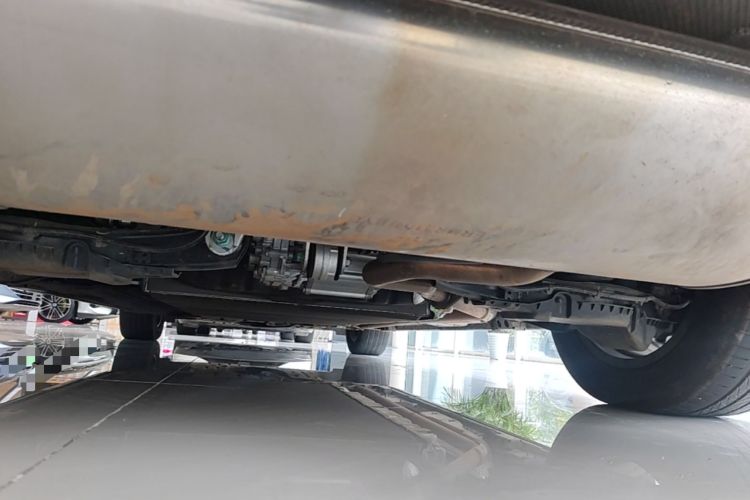 Used Denza D9 2025 DM-i Intelligent Drive 1020 Four-Wheel Drive Prestige Model Chassis Rear