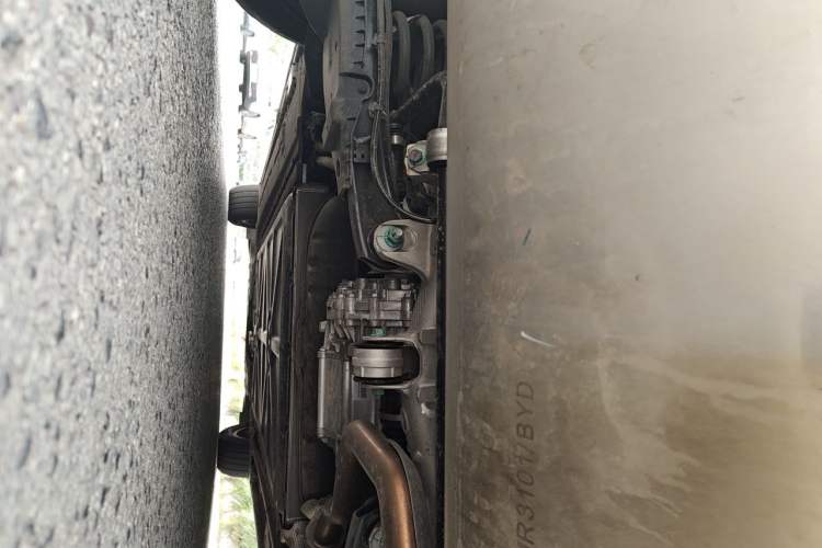 Used Denza D9 2025 DM-i Smart Drive 1020 Four-Wheel Drive Premium Model Chassis Rear
