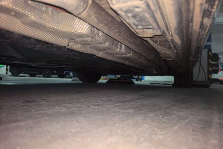 Used Denza D9 2025 DM-i Intelligent Drive 1020 Four-Wheel Drive Prestige Model Chassis Rear Right
