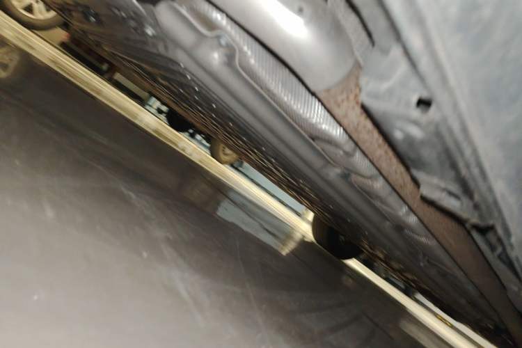Used Denza D9 2025 DM-i Intelligent Drive 1020 Four-Wheel Drive Prestige Model Chassis Rear Right