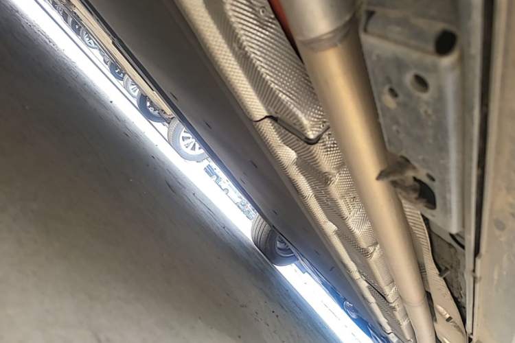 Used Denza D9 2025 Model DM-i Four-Wheel Drive Supreme Edition Chassis Rear Right