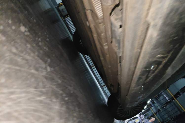 Used Denza D9 2025 DM-i Intelligent Drive 1020 Four-Wheel Drive Prestige Model Chassis Rear Right