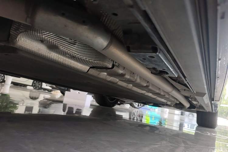 Used Denza D9 2025 DM-i Intelligent Drive 1020 Four-Wheel Drive Flagship Model Chassis Rear Right