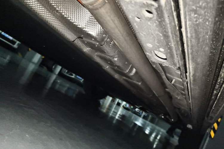 Used Denza D9 2025 DM-i Smart Drive 1020 Four-Wheel Drive Deluxe Model Chassis Rear Right