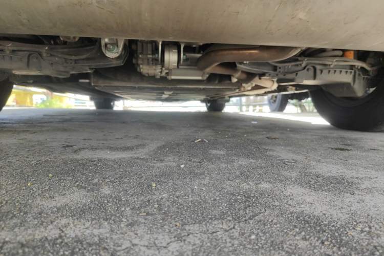 Used Denza D9 2025 DM-i Intelligent Drive 1020 Four-Wheel Drive Flagship Model Chassis Rear