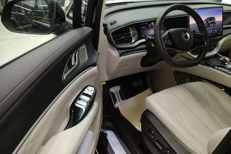 Used Denza D9 2025 DM-i Intelligent Drive 1020 Four-Wheel Drive Flagship Model Driver Seat