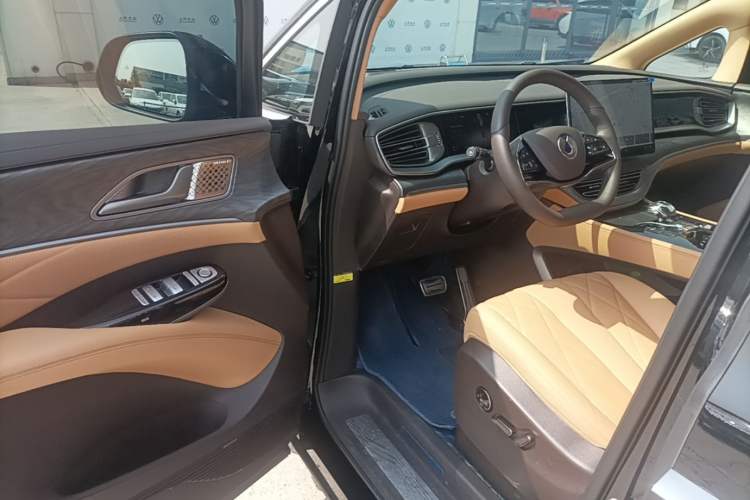 Used Denza D9 2025 DM-i Intelligent Drive 1020 Four-Wheel Drive Prestige Model Driver Seat